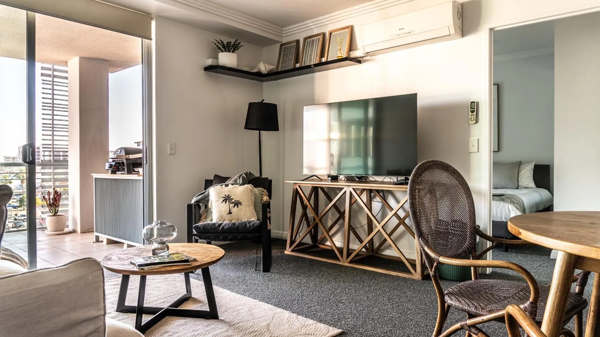 Pavilion Palm Beach, Vibrant Cafs Beach & Dining Gold Coast Apartment