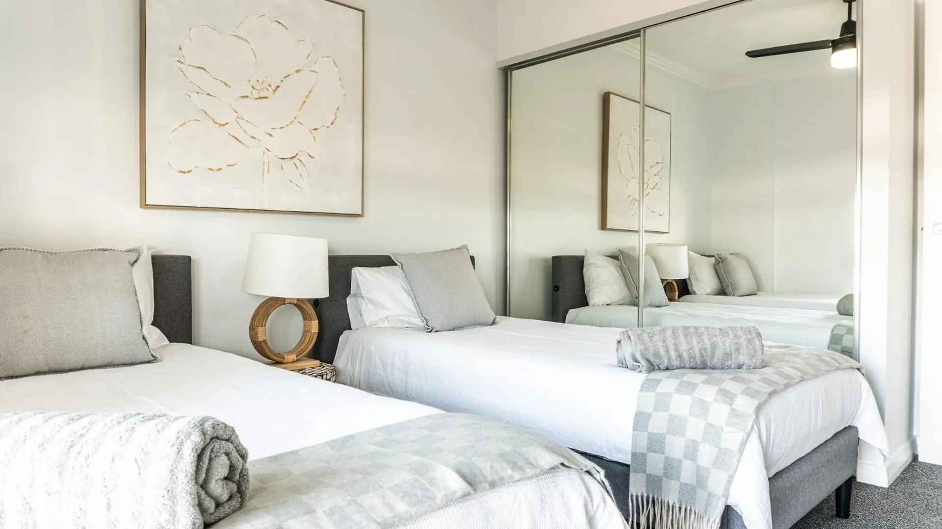 Apartment Pavilion Palm Beach, Vibrant Cafs Beach & Dining Gold Coast Australia