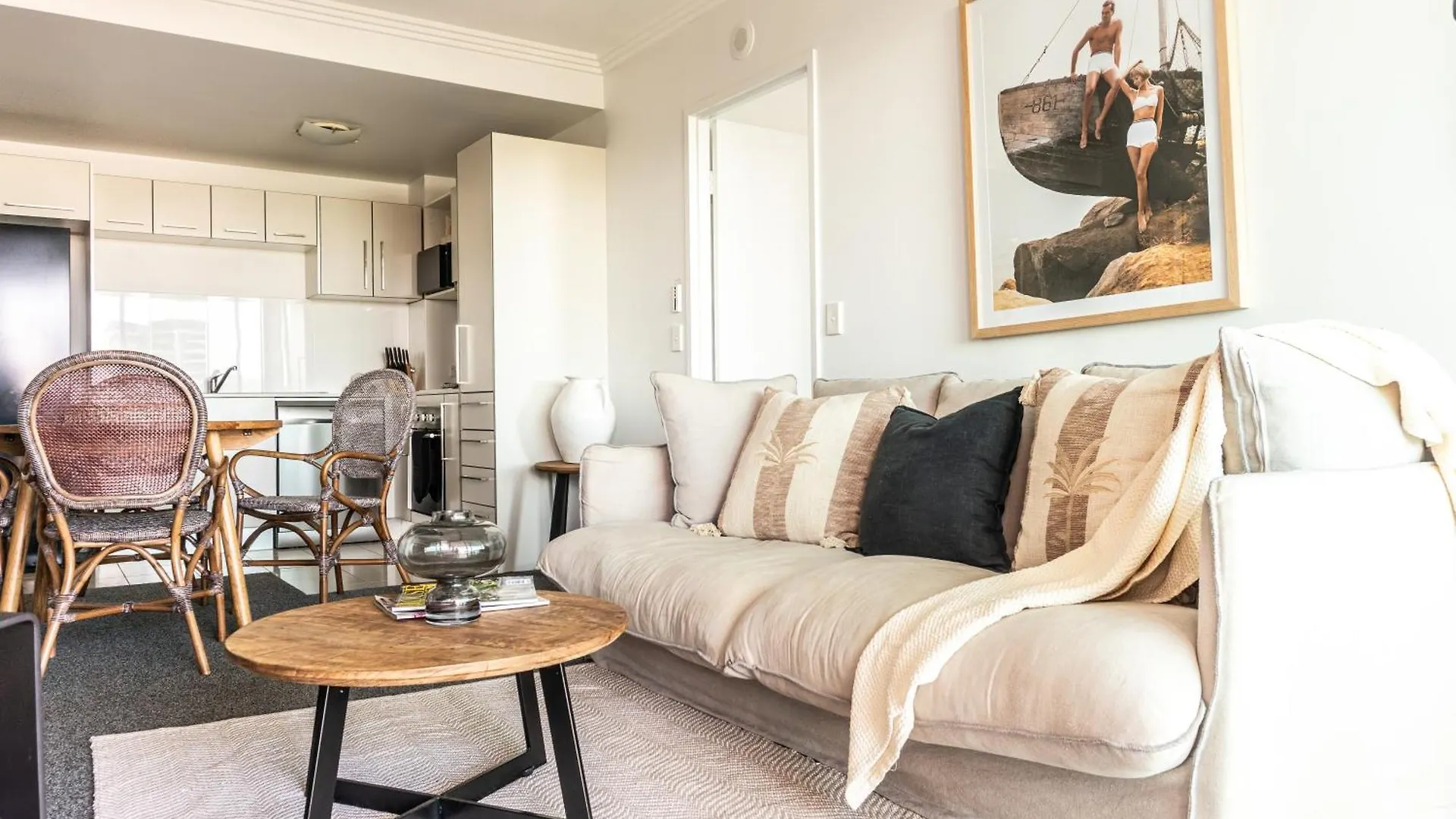 Pavilion Palm Beach, Vibrant Cafs Beach & Dining Gold Coast Apartment